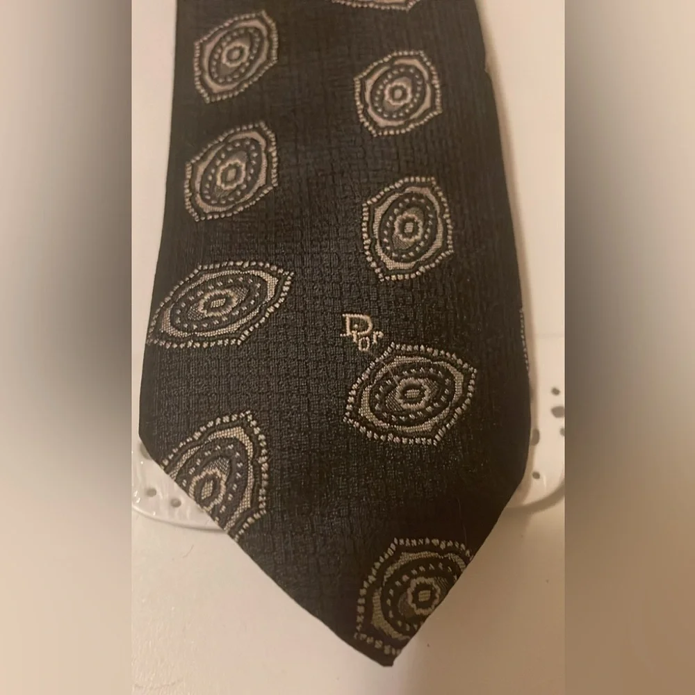 Christian Dior tie in like-new condition. Beautiful dark gray and cream tie